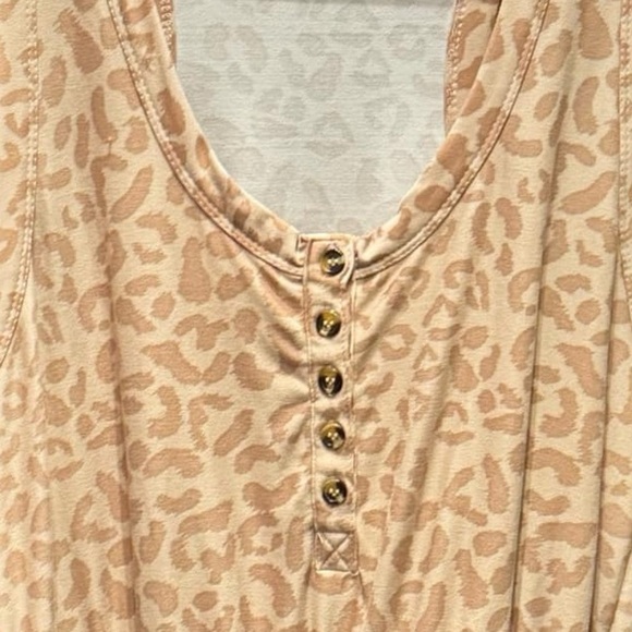 NY LA Leopard Print Sleeveless romper LARGE Pit to pit 16in length 33in - Picture 3 of 4